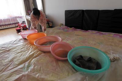 古田楼上漏水，住户失联，小区没物管，业主维权难！律师来支招……